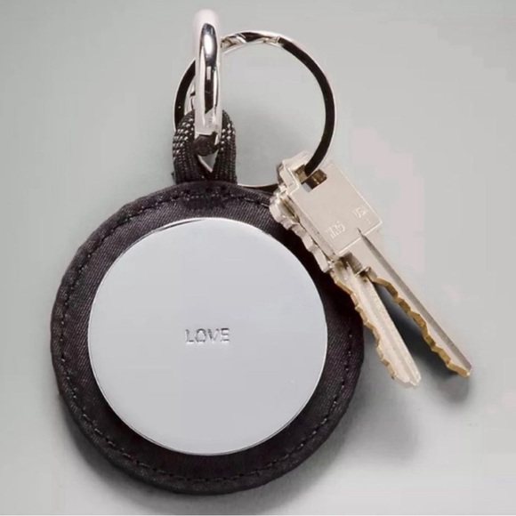 NWT lululemon Logo Keychain - black/ silver - Picture 2 of 6